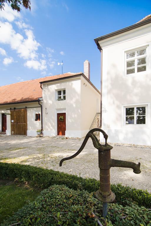 Historischer Pfarrhof Niederleierndorf Langquaid الغرفة الصورة